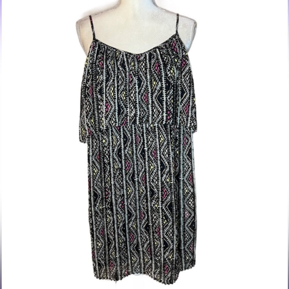 ⭐️ 3 For $15 BCBGeneration Dress